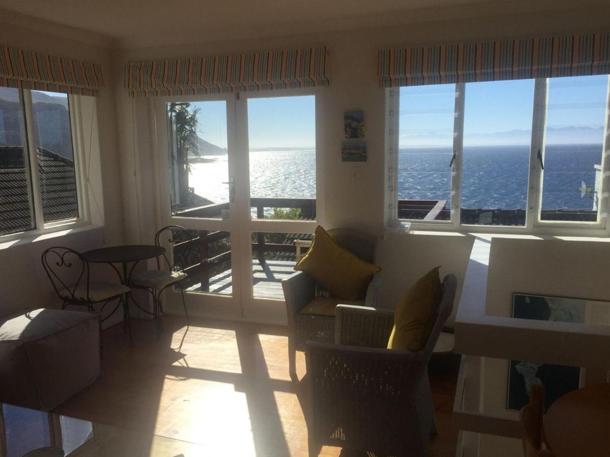 Between Mountain And Sea Apartment *